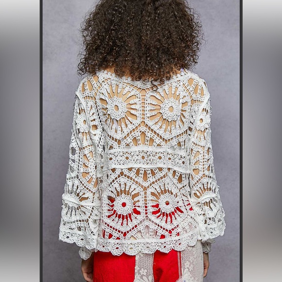 Round neck 3/4 sleeve cropped fit top in crochet various weave knit patterns - Picture 3 of 4